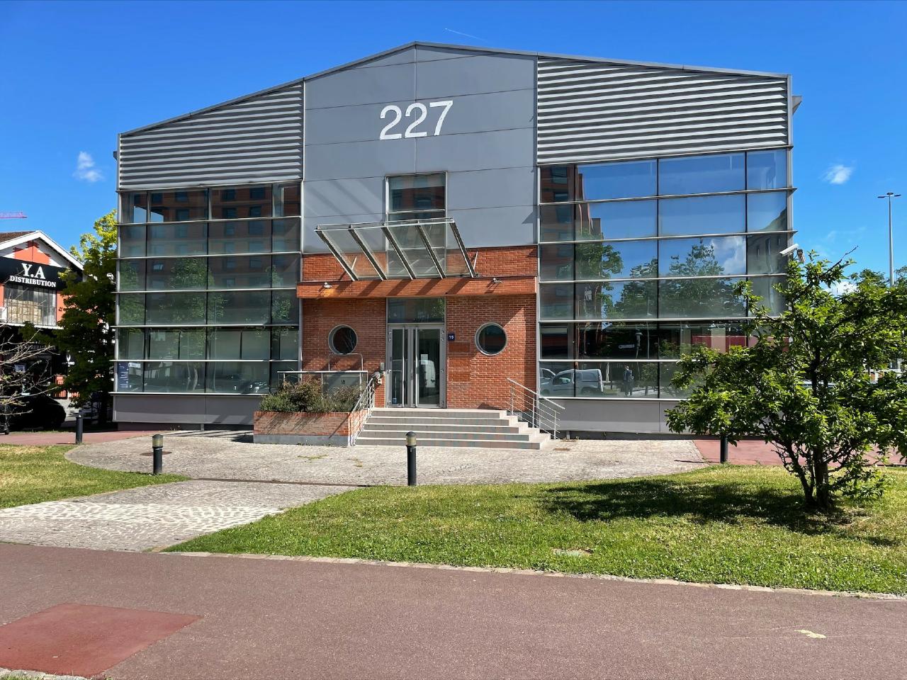 Local d'activité Aubervilliers 3021m² Location local d'activité Aubervilliers Seine-Saint-Denis OLACT2201174 0